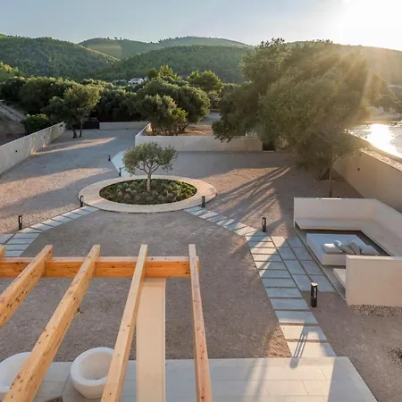 Sleeps 8 With Pool Air Con And Wifi * Prižba