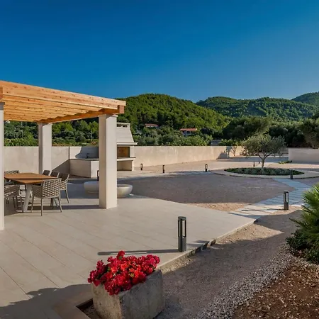 Sleeps 8 With Pool Air Con And Wifi Prižba