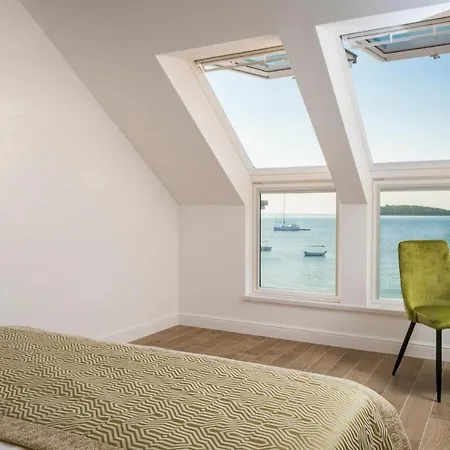 Villa Sleeps 8 With Pool Air Con And Wifi