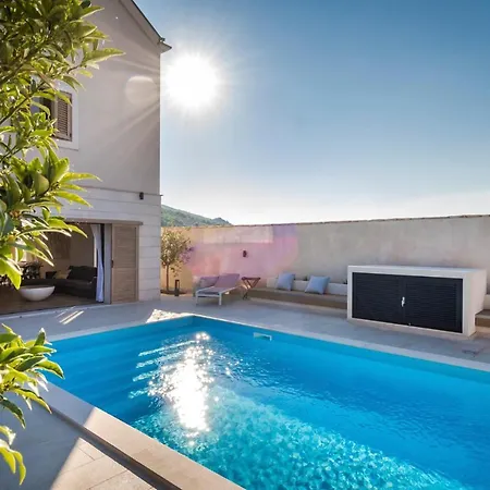 Sleeps 8 With Pool Air Con And Wifi Villa Prižba