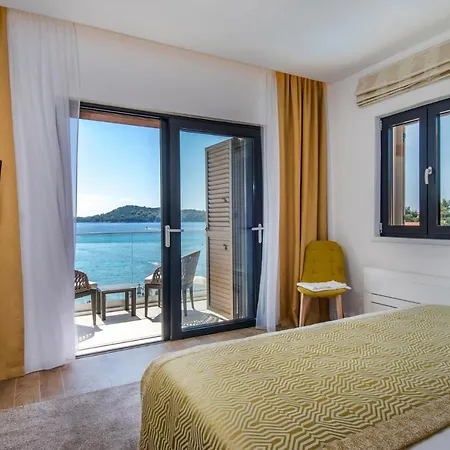 Sleeps 8 With Pool Air Con And Wifi 别墅 普瑞兹巴