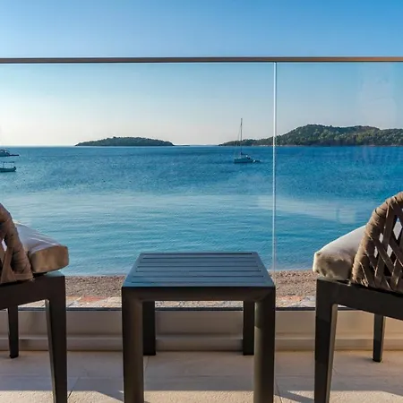 Sleeps 8 With Pool Air Con And Wifi 别墅 普瑞兹巴