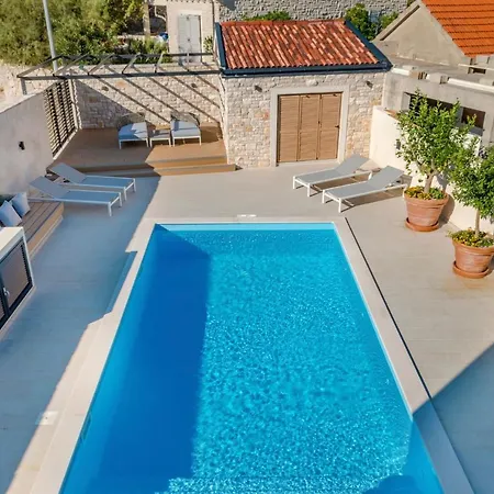 Sleeps 8 With Pool Air Con And Wifi 别墅 *