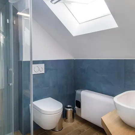 别墅 Sleeps 8 With Pool Air Con And Wifi *