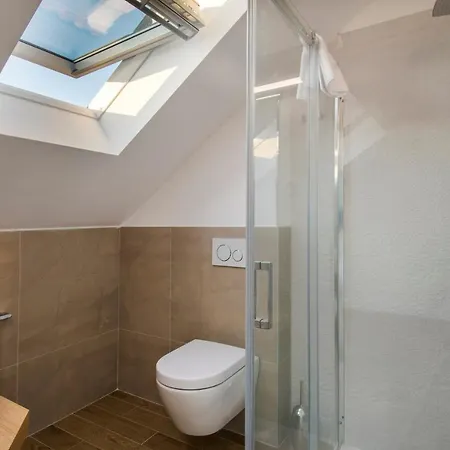 Sleeps 8 With Pool Air Con And Wifi *