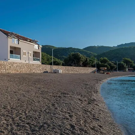 Sleeps 8 With Pool Air Con And Wifi 普瑞兹巴