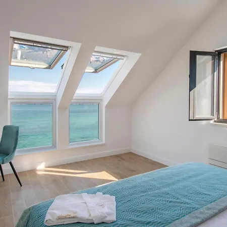 Sleeps 8 With Pool Air Con And Wifi